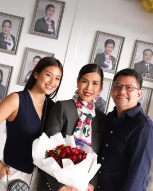 Gabbi Garcia Instagram - My Mom @lopeztes graduated as a Flight Purser today with @flypal ✈️ I’m extremely proud of you mom!! 30+ years in service, definitely a career milestone!! My forever role model 🤍 Congratulations!! We love you! ✨ Mabuhay!!

ty to the ever supportive tita @pinkyfernandoramos for the cakes 🥰 

📸 @shotbykhalilr tysm 🥹