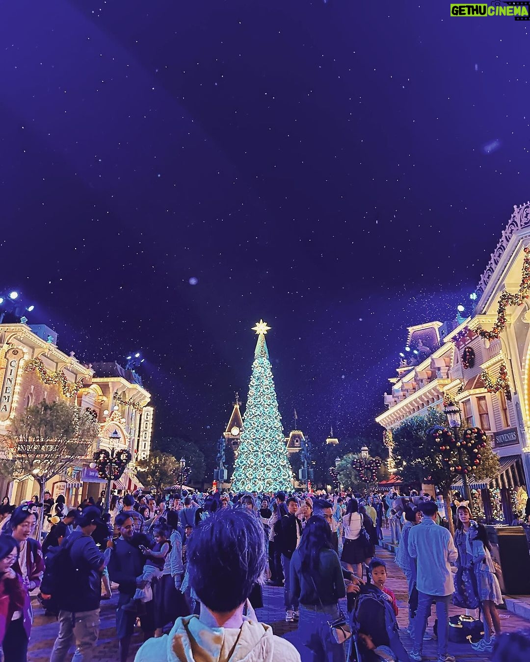 Gabbi Garcia Instagram - just a quick, unplanned, weekend disney trip on my birthday 🥹❤️ nothing beats the magic of disney. feels soooo good to be a kid again!! even just for a day 🫶🏽 Hong Kong Disneyland 香港迪士尼