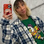Gabbie Hanna Instagram - yo sup i’m gabbie i’m a high rolla rollin through in a brand new toyota corolla 🚗