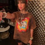 Gabbie Hanna Instagram - Last night was perfect, proud of myself and my band and GRACIOUS to my fans, @thepeppermintclub & @breakingsound for hosting. Piecing together a video of the show, we recorded audio :) plz comment on this post if you have footage from the show, I’d love to include it in my video (with credit!) 💕