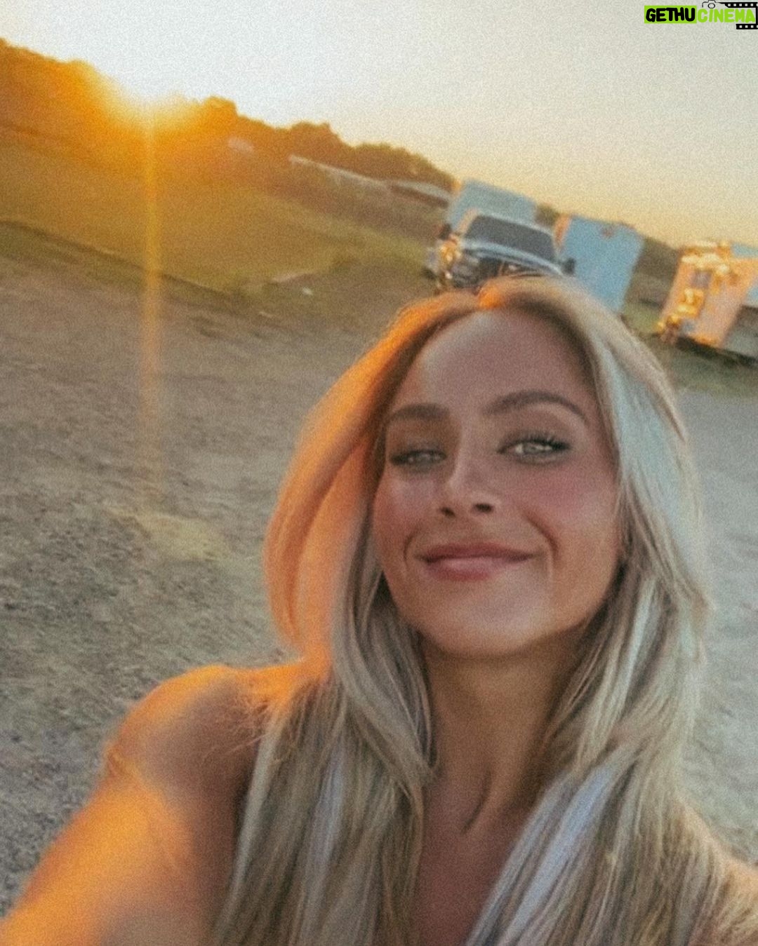 Gabi Butler Instagram - giddy up cowboy 🐎🌵🔥