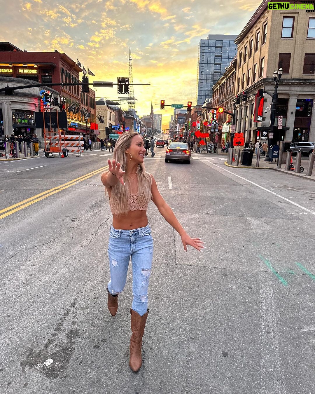 Gabi Butler Instagram - how you doin tennessee? ;) Nashville, Tennessee
