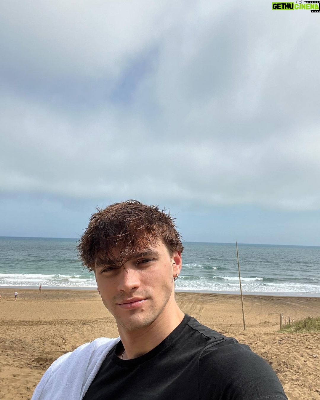 Gabriel Guevara Instagram - 🌊 🏄♂️ Sopela