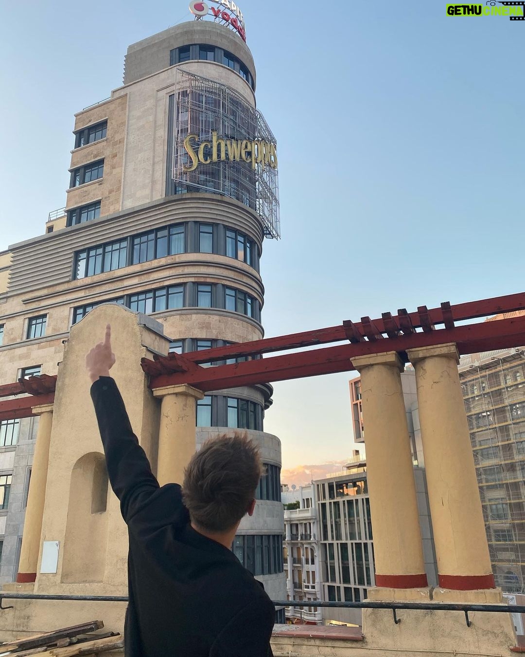 Gabriel Guevara Instagram - De madriz al suelo Callao City Lights