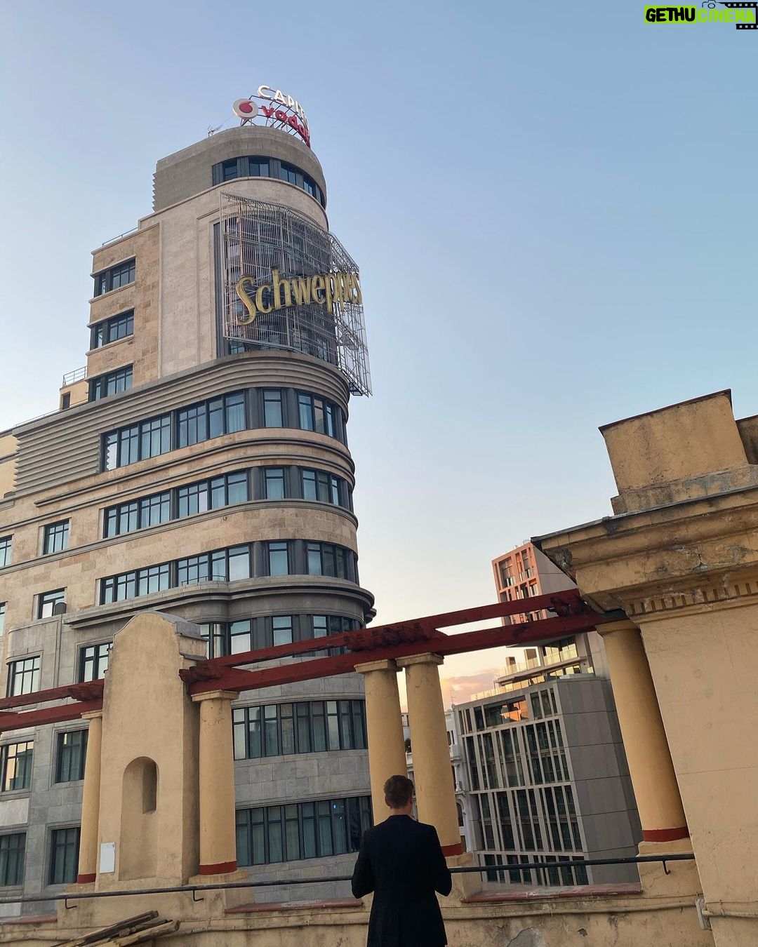 Gabriel Guevara Instagram - De madriz al suelo Callao City Lights