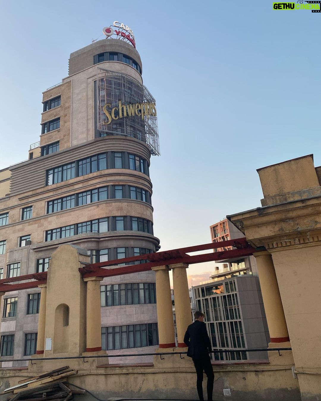 Gabriel Guevara Instagram - De madriz al suelo Callao City Lights