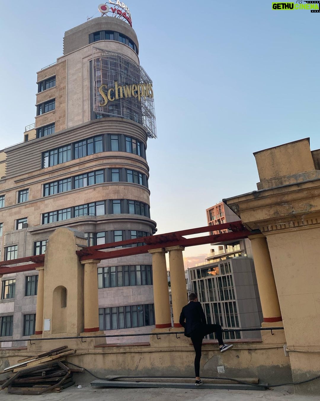 Gabriel Guevara Instagram - De madriz al suelo Callao City Lights