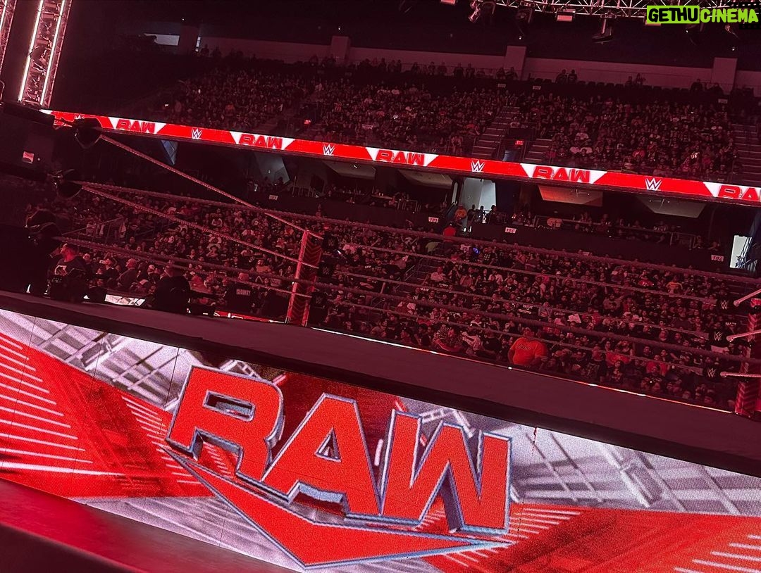Gabriel Iglesias Instagram - Hello from @wwe #RAW #NewDayRocks 🤗 Toyota Arena