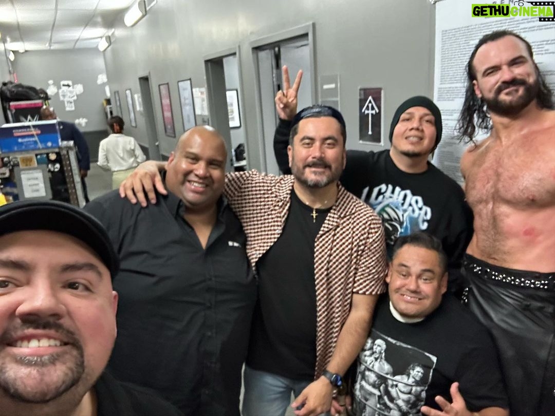 Gabriel Iglesias Instagram - Hello from @wwe #RAW #NewDayRocks 🤗 Toyota Arena