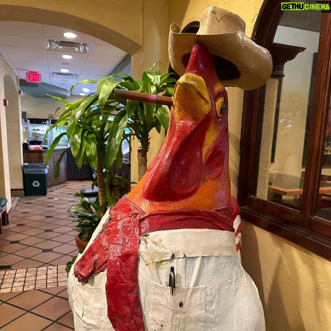 Gabriel Iglesias Instagram - When I’m in Miami I have to visit my friends at @LaCarretaCuban #UnCafecito Miami, Florida