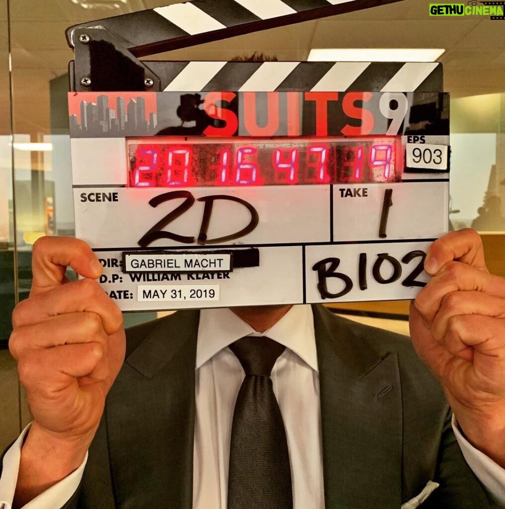 Gabriel Macht Instagram - Directed @suits_usa_official this week and my head turned into a clapboard. episode 903. Coming this summer...S9 #suits Photocred @iamsarahgrafferty