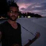 Gabriel Macht Instagram - Nothing like bringing in my 50th birthday back in January @lizardisland #music #painting #snorkling #reading #resting #relaxation #greatbarrierreef#lizardislandresearchstation #sacredjiiguru #hospitality #justtherightwaytobringinmy50s5monthsago #celebrating50allyearlong