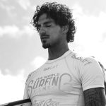 Gabriel Medina Instagram - “A união faz a força” nunca fez tanto sentido na minha vida como esse dia. Muito bom trabalhar em equipe, queria agradecer @filipetoledo e @yagodora e claro toda equipe do Brasil. @cbsurfoficial Deus, obrigado por tudo. Nem eu esperava por essa pagina escrita. Precisava de um milagre e aconteceu do jeito que tinha que acontecer. Lembro no Tahiti quando não consegui essa vaga nas olimpíadas, não entendi o porque não ter acontecido la, naquele momento, na minha onda favorita. Me esforcei pra caramba… Os planos de Deus são melhores que o nosso, Tenha fe, continue se esforçando… Feliz e aliviado, agora rumo as olimpíadas!!! feliz em representar meu pais. E prometo que eu vou dar o meu melhor mais uma vez. Obrigado pela torcida e carinho galera🇧🇷❤️🙏🏻