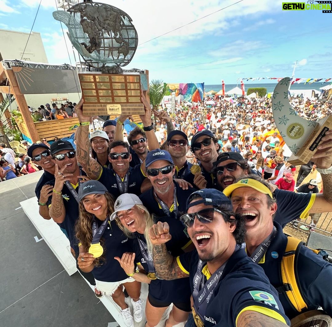 Gabriel Medina Instagram - “A união faz a força” nunca fez tanto sentido na minha vida como esse dia. Muito bom trabalhar em equipe, queria agradecer @filipetoledo e @yagodora e claro toda equipe do Brasil. @cbsurfoficial Deus, obrigado por tudo. Nem eu esperava por essa pagina escrita. Precisava de um milagre e aconteceu do jeito que tinha que acontecer. Lembro no Tahiti quando não consegui essa vaga nas olimpíadas, não entendi o porque não ter acontecido la, naquele momento, na minha onda favorita. Me esforcei pra caramba… Os planos de Deus são melhores que o nosso, Tenha fe, continue se esforçando… Feliz e aliviado, agora rumo as olimpíadas!!! feliz em representar meu pais. E prometo que eu vou dar o meu melhor mais uma vez. Obrigado pela torcida e carinho galera🇧🇷❤️🙏🏻