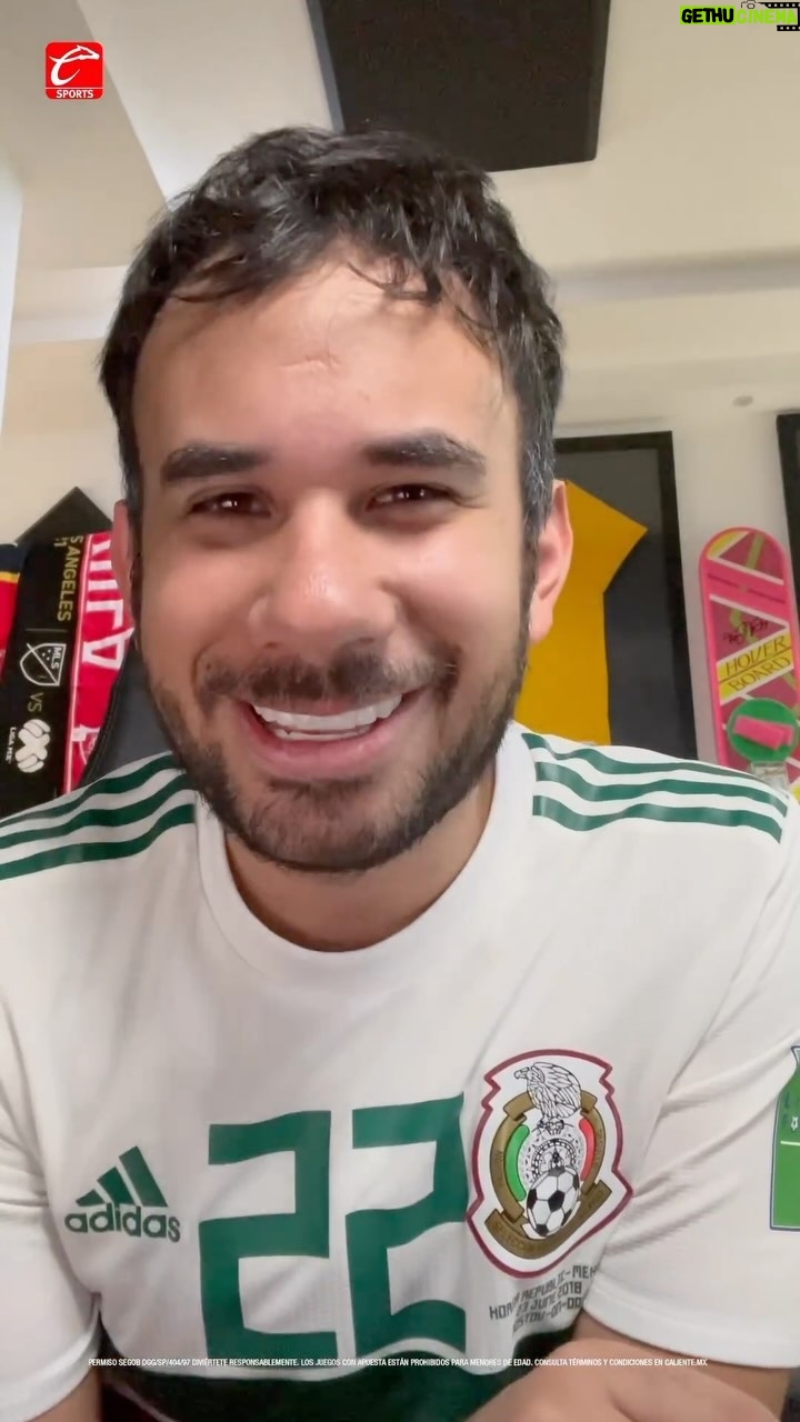 Gabriel Montiel Instagram - ¡LA PENÚLTIMA Y NOS VAMOS! 😅👋 Sobrinos, les dejamos los MOMIAZOS para la Jornada 1️⃣6️⃣ de @werevertumorro . ¡Mucho en juego para los próximos partidos! 🇲🇽⚽️ ¿A qué le van a meter en este fin? 🤔 #ApuestaEnCaliente 📲 Caliente.mx (link en bio) 🔥 #MásAcciónMásDiversión #LigaMx #FutbolMexicano
