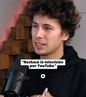 Gabriel Montiel Instagram - Ya es martes de NHLF y en esta ocasión @werevertumorro nos contó cómo desde niño soñó con ser futbolista o guionista, hasta conocer YouTube y comenzar a hacer videos por diversión. Lo que significó ser uno de los pioneros en YouTube y desgraciadamente sufrir una estafa por miles de pesos y saberse recuperar. Recibir una oferta de Telehit para hacer contenido para ellos y arriesgarse rechazándola para mejor hacer el contenido para él mismo. Y cómo decidió, después de todo esto, retomar su sueño de niño de convertirse en futbolista e irse a jugar a tercera división.

Disfruten de este nuevo episodio de @nohagaslofacil con @werevertumorro completamente gratis EN VIDEO solo por @spotifymexico 🎥🎙️

📸 @jerrybudar