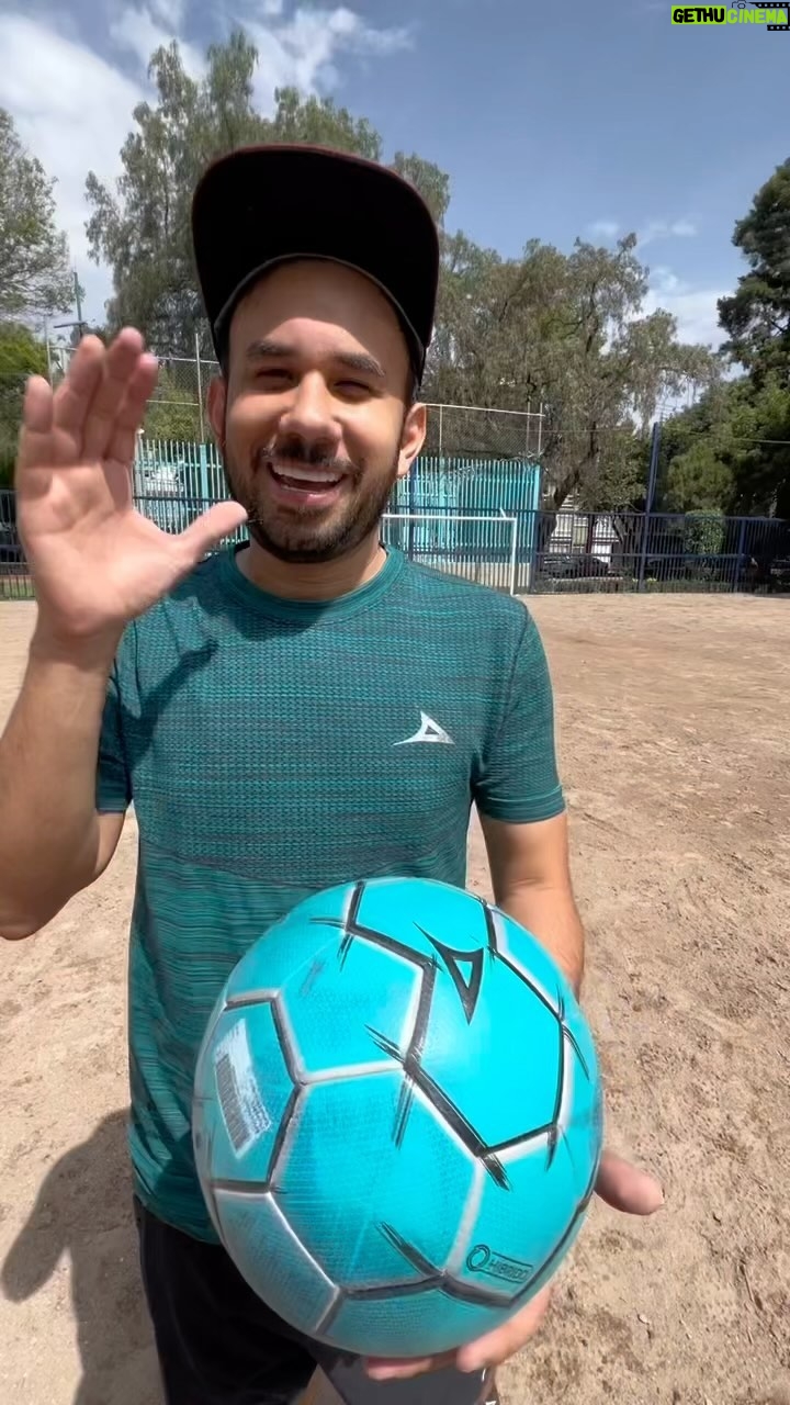 Gabriel Montiel Instagram - Reto travesaño con dinero!!!! Esto pasa cuando me retan! Y una disculpa a @solural_oficial por regalar tantos Mexico City, Mexico