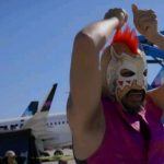 Gabriel Montiel Instagram - Al #PelucheCaligari le salieron alas y volaremos a la altura de nuestra propia historia. Nuestra armadura está blindada con VOLARIS @viajaVolaris #kingsleagueamericas