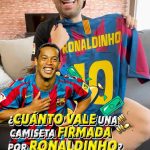Gabriel Montiel Instagram – ¿Cuánto vale una camiseta firmada por el inigualable Ronaldinho? #futbol #deportes #firmas #ronaldinho Mexico City, Mexico
