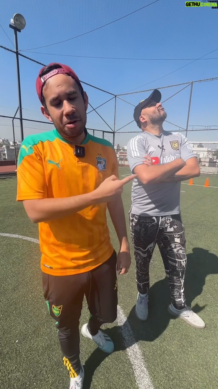Gabriel Montiel Instagram - Suege un reto entre los hermanos @werevertumorro y @alexmonthy #futbol #deportes #reto Ciudad De México