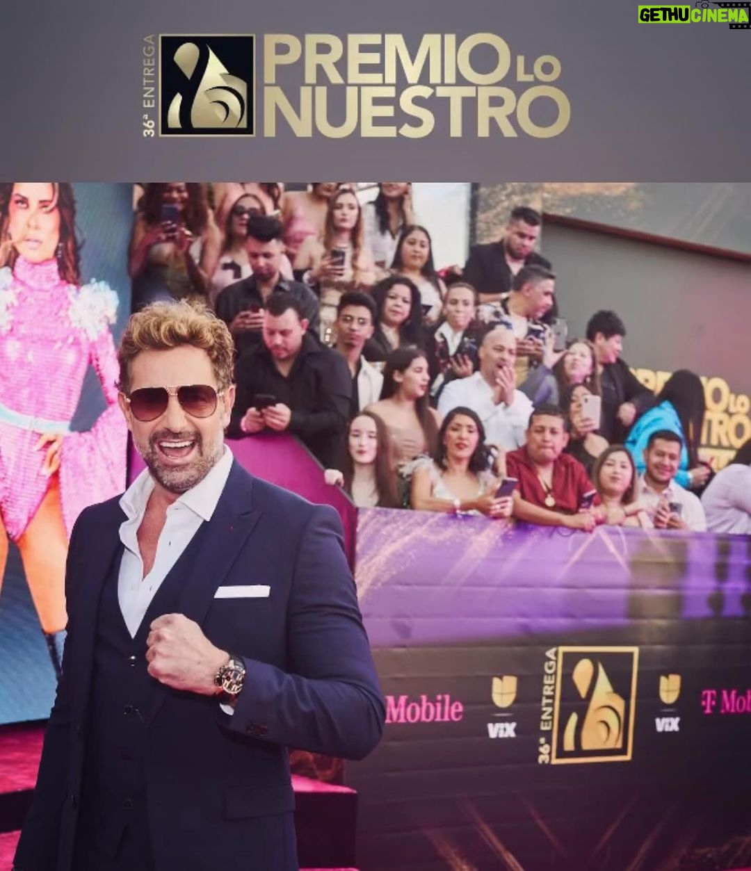 Gabriel Soto Instagram - @premiolonuestro 🏆🏆🏆 #styledbybompani @enricobompani Hair: @carlosemiliopics Accessories: @jacobandco @danyfrst 🔝 Miami, Florida