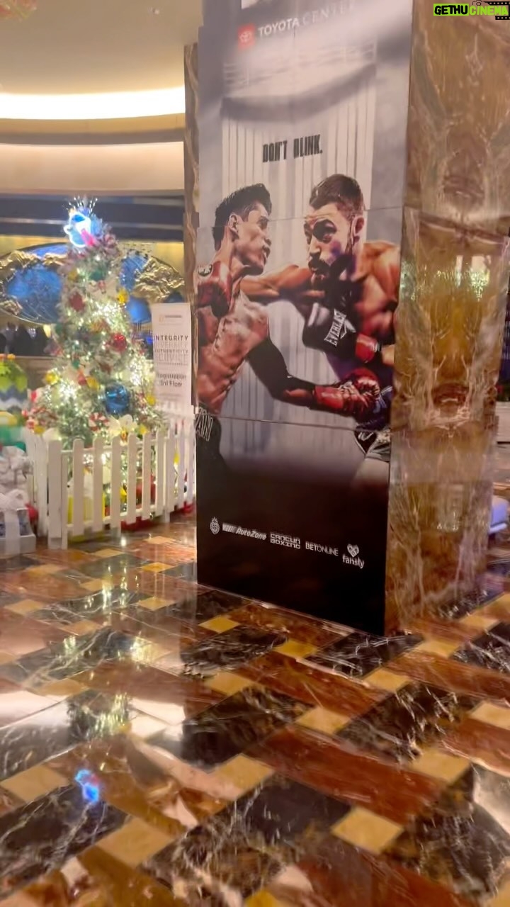 Gabriel Soto Instagram - Fight week 🥊🥊🥊. Vamos con todo @oscarduartej 😀💪 @memorochaa @jmedinamex @goldenboy @oscardelahoya @makeawar @pepegomez1 Houston, Texas