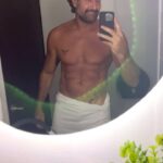 Gabriel Soto Instagram – Día 8 ✅💪
Penúltimo día de este “retiro’ #torreón jejejejej. Gracias nuevamente a todos por hacerme sentir en casa 🙏🏼 @memorochaa @lozanocarla @cristianmijares @lorena.gutierrez1977 y al Dr Manuel Martínez y a mi Doc @paolalrcv que no me soltó ni un día 🙏🏼🙏🏼🙏🏼🙏🏼
Mañana última sesión de la #camarahiperbarica y sintiéndome mejor que nunca 💪💪💪💪💪💪💪💪 @hospital_andalucia_mx