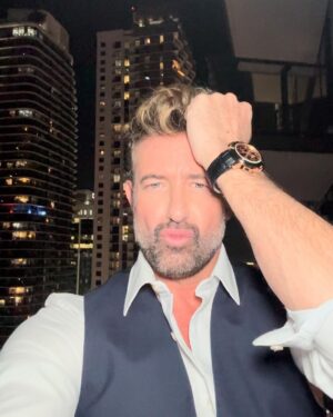 Gabriel Soto Instagram - #styledbybompani @enricobompani 
Hair: @carlosemiliopics 
Accessories: @jacobandco @danyfrst 🔝