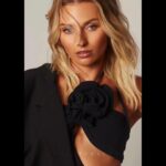 Gabriel Soto Instagram - Я хотела написать тебе это, чтобы это было чем-то другим, моя любовь. Я хочу, чтобы это возвращение на солнце было здоровым, прежде всего, со многими благословениями и изобилием. И очевидная любовь, но это уже есть! Ты не знаешь, как гордится и счастлив я за тебя за все твои достижения благодаря твоим усилиям и дисциплине. Каждый день я люблю тебя больше и благодарю тебя за то, что ты моя жена. Самые красивые, умные и красивые глаза в мире, которых я люблю тебя всем сердцем ❤️❤️❤️🎉🎉🎉🎉🎉