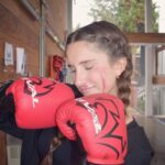 Gabriel Soto Instagram - Ya se que ya pasó Halloween pero no podía dejar de enseñarles el disfraz que escogió mi hija #Elissa para ese día ☺️🥊 🎃😀. Creo que algo influyó que ha crecido viendo box toda su vida jejejejjejeej #box #boxer #muchrespect #mybabygirl #proudestdad ❤️