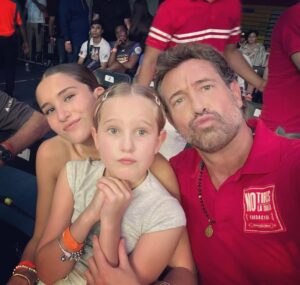 Gabriel Soto Instagram - Noche de box 🥊🥊🥊🥊 @televisa #boxtelevisa @pepegomez1 @memorochaa @kuchleo @marieclaireoficial @fundacionntlt