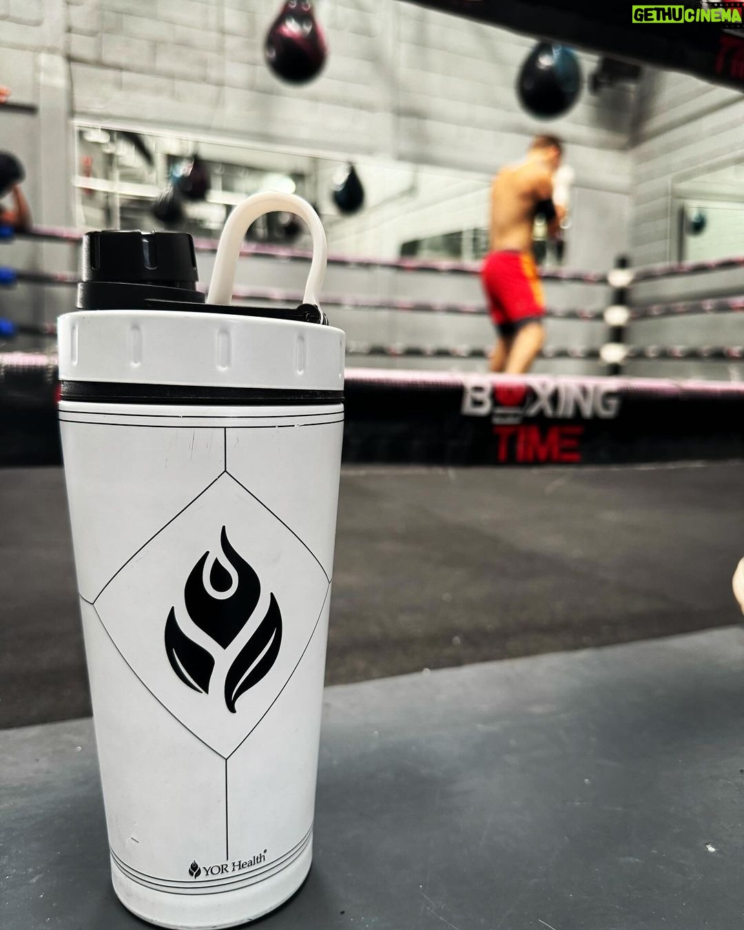 Gabriel Soto Instagram - @yorhealth 🔝💪🌿 #bestsupplements @fundacionntlt 🥊🥊🥊