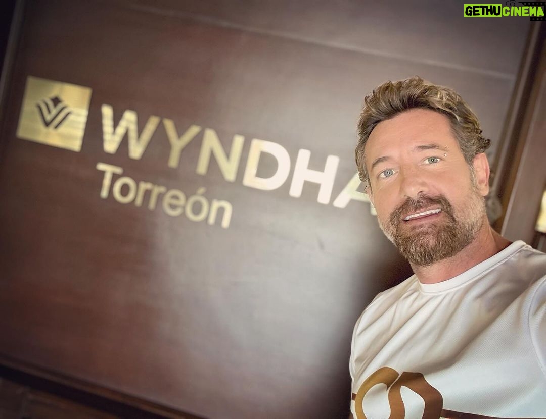 Gabriel Soto Instagram - Muchas gracias @wyndhamtorreon por todas las finas atenciones como siempre πππΌππ» #besthotels @lozanocarla @memorochaa los quiero mucho!!! Torreon, Mexico