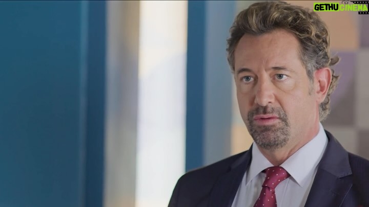 Gabriel Soto Instagram - ¡Manuela enfrenta a Leandro para saber porque decidió ser el abogado de Carmina! #VencerLaCulpa
