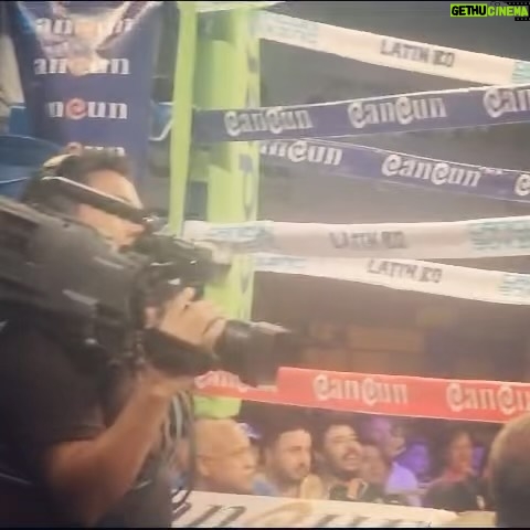 Gabriel Soto Instagram - Gran regreso del boxeo a @televisa 🥊🔝. Felicidades por esta gran función @pepegomez1 @memorochaa @kuchleo 👏🏼👏🏼👏🏼. Estamos de regreso!!!! #boxtelevisa @general_cuellar_ @fundacionntlt Cancún, Quintana Roo