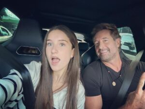 Gabriel Soto Instagram - Let’s go girl 🤘🏼😎🤪😘 #mybigbabygirl #elissa #vamonos 🥊🥊🥊