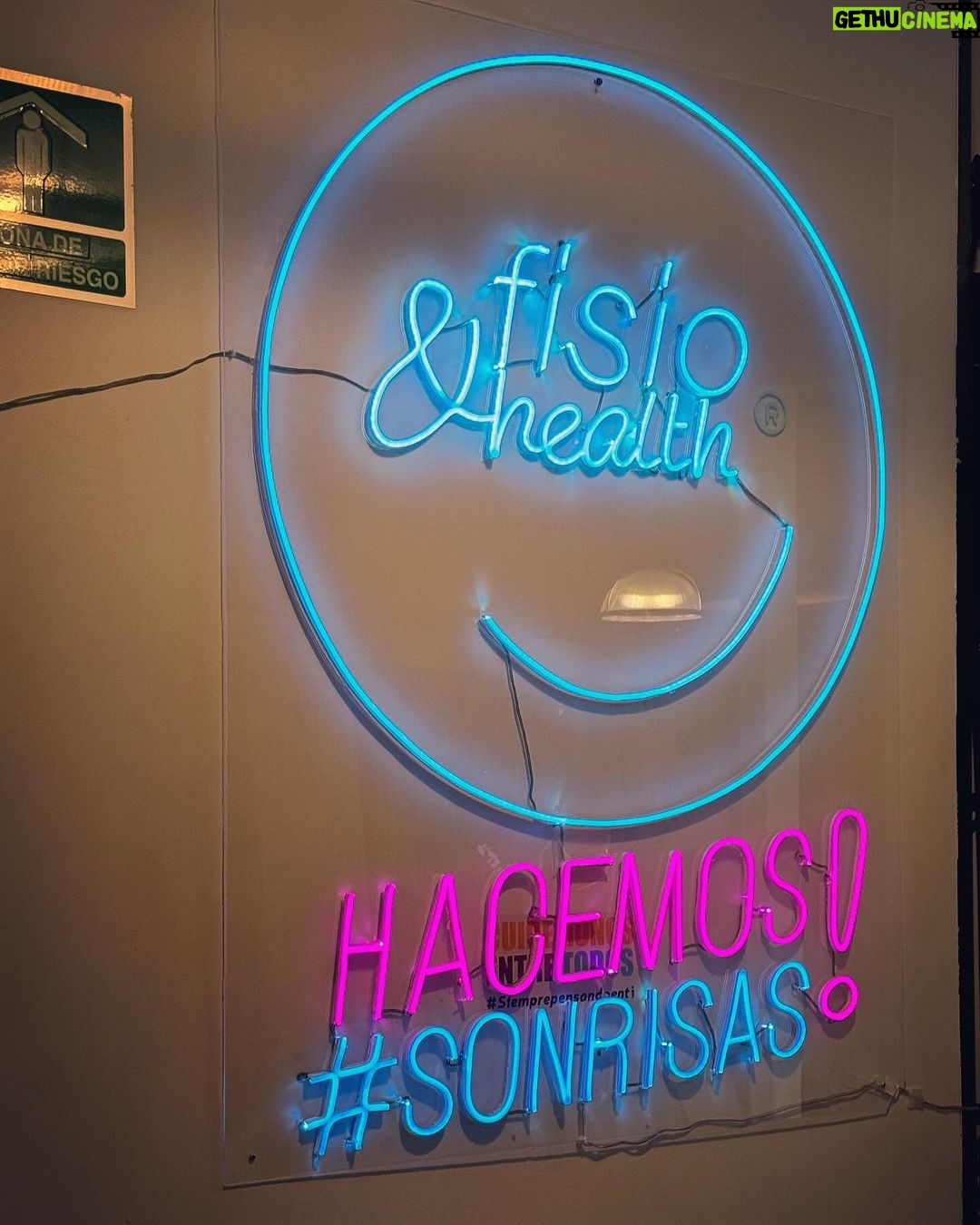 Gabriel Soto Instagram - AhΓ vamos avanzando con mis terapias @norma_calzada πͺπͺπͺ. Muchas gracias eres una fregona !!!! Y felicidades por los 15 aΓ±os de @fisioandhealthmx ππππ. Te quiero!!! Vamos hasta estar al π―ππͺ PD gracias por mi gorra π§’π