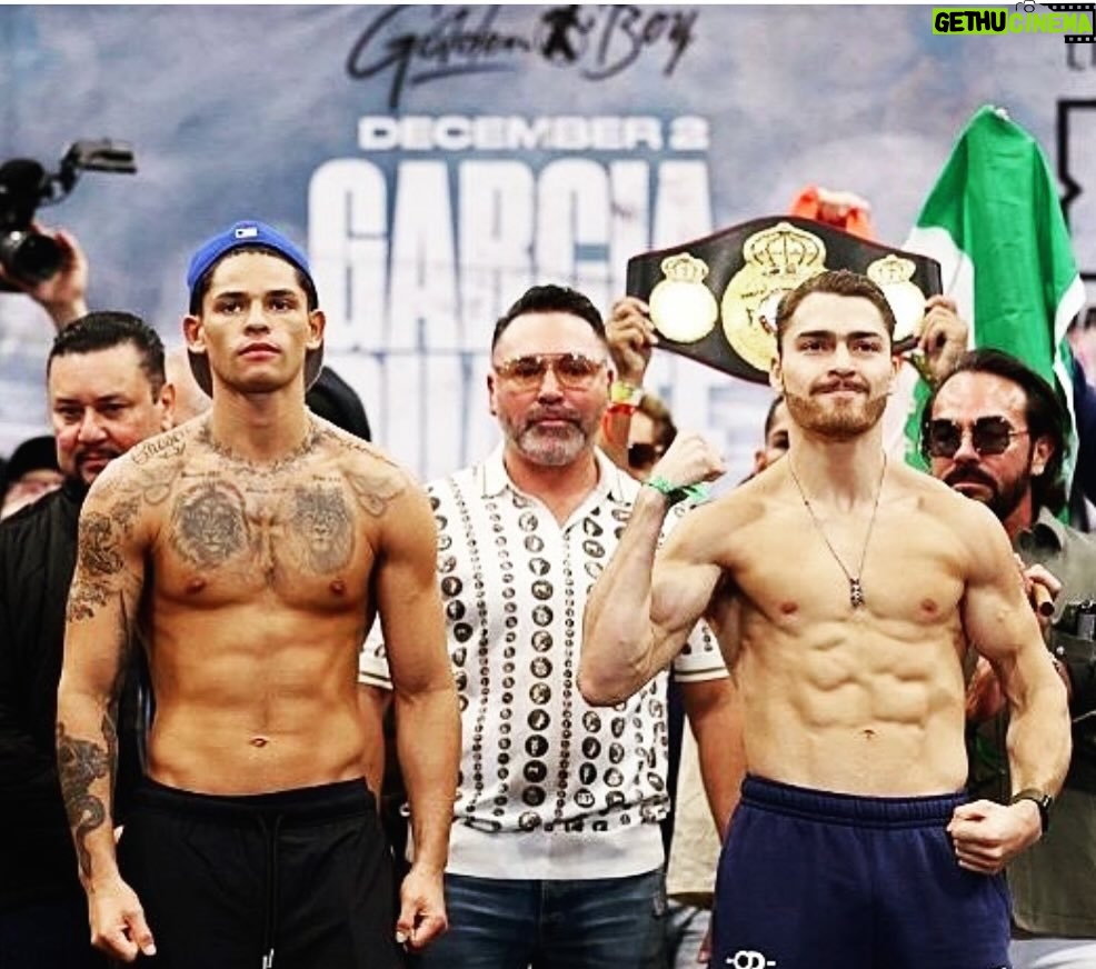 Gabriel Soto Instagram - Todo listo!!!!! 🥊💪. Vamos con todoooo mi @oscarduartej 🇲🇽🔥 @memorochaa @oscardelahoya @goldenboy @makeawar @pepegomez1 Houston, Texas
