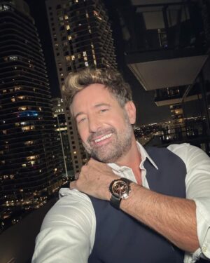 Gabriel Soto Instagram - #styledbybompani @enricobompani 
Hair: @carlosemiliopics 
Accessories: @jacobandco @danyfrst 🔝
