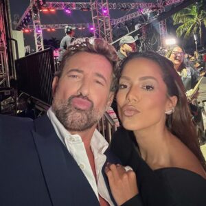 Gabriel Soto Instagram - Después de 3 años por fin se me hizo mi foto con @anitta 😃😘😉
@premiolonuestro @televisaunivision 💫💫💫