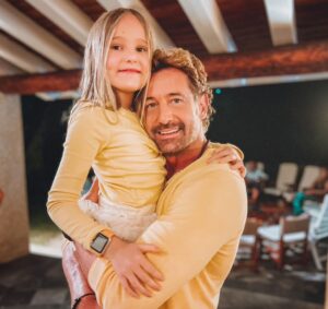 Gabriel Soto Instagram - Hoy ya el número de tu cumple tiene 2 cifras hija. Eres la niña más noble, alegre, carismática y tierna 😊😊😊. Te amo más de lo te puedas imaginar y al igual que tu hermana siempre estaré ahí contigo a tu lado para guiarte, protegerte, amarte y verte sonreír ❤️❤️❤️Feliz cumpleaños mi chiquitina hermosa 🎉🎉🎉🎉❤️❤️❤️❤️ #amosertupapa #mylittlebabygirl