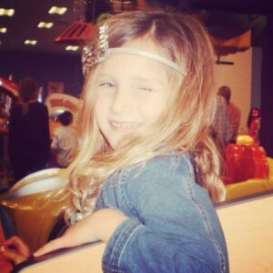 Gabriel Soto Instagram - Soy el papá más feliz y orgulloso del mundo. Hoy ya cumples 15 años hija mía. No hay palabras para decirte cuánto te amo y sabes que siempre estoy contigo para apoyarte, para amarte, para guiarte y para acompañarte. Te deseo siempre toda la felicidad y alegría del mundo mi amor y siempre, siempre estaré para ti. Te amo con todo mi corazón ❤️❤️❤️!!!Happy birthday girl 😃🎉😘🎉❤️