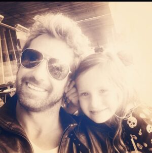 Gabriel Soto Instagram - Soy el papá más feliz y orgulloso del mundo. Hoy ya cumples 15 años hija mía. No hay palabras para decirte cuánto te amo y sabes que siempre estoy contigo para apoyarte, para amarte, para guiarte y para acompañarte. Te deseo siempre toda la felicidad y alegría del mundo mi amor y siempre, siempre estaré para ti. Te amo con todo mi corazón ❤️❤️❤️!!!Happy birthday girl 😃🎉😘🎉❤️