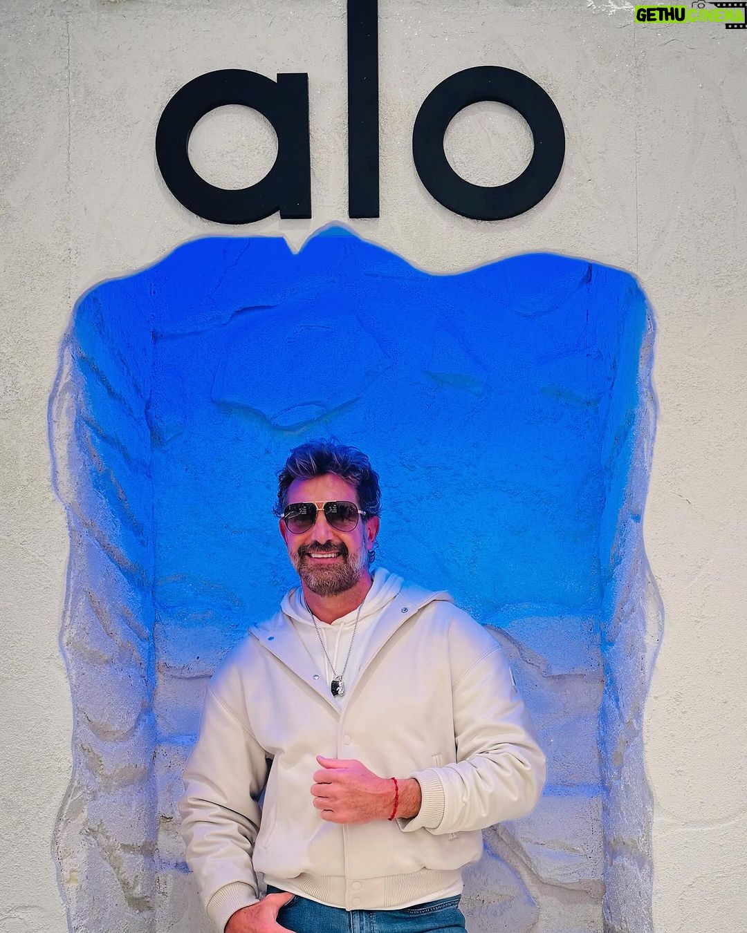 Gabriel Soto Instagram - Red,blue or green??? @alo @alomen 😎