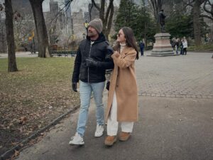 Gabriel Soto Instagram - Keep walking 😀😎❄️ NYC 
#mybigbabygirl #elissa ❤️