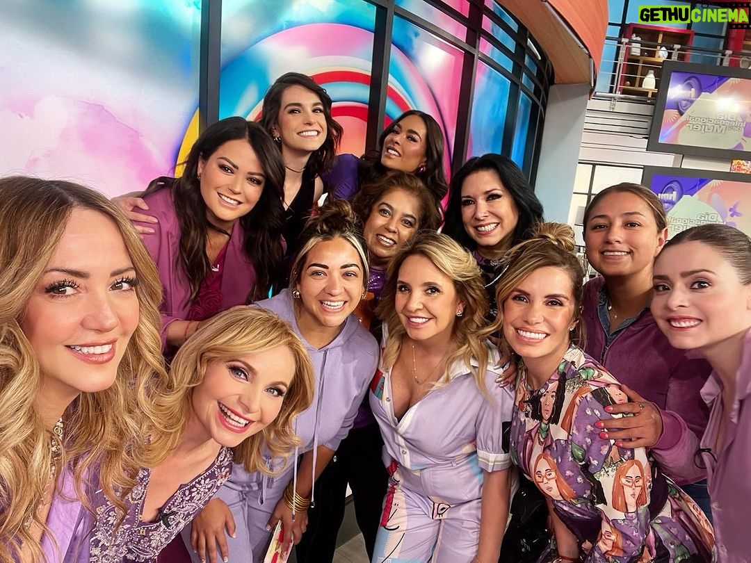 Galilea Montijo Instagram - 💜 @programahoy 💜