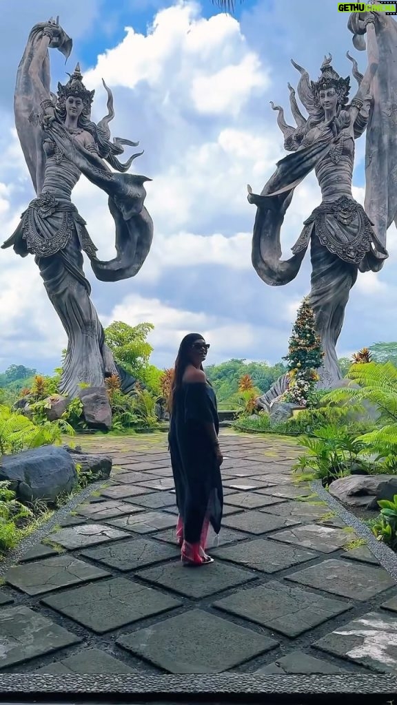 Galilea Montijo Instagram - #tamandedari #bali #indonesia 😍 Taman Dedari