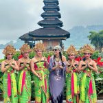 Galilea Montijo Instagram - #ulundanu ❤️ #bali #indonesia Ulundanu Temple Bali Island