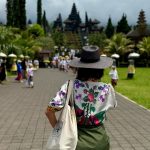 Galilea Montijo Instagram - Me quiero quedar en #Bali 🤦🏻‍♀️😍 #Indonesia #besakihmothertemple 3ra foto: Literal lloraba de emoción😊al sentir este lugar lleno de magia 😍 Besakih Mother Temple