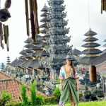 Galilea Montijo Instagram - Me quiero quedar en #Bali 🤦🏻‍♀️😍 #Indonesia #besakihmothertemple 3ra foto: Literal lloraba de emoción😊al sentir este lugar lleno de magia 😍 Besakih Mother Temple